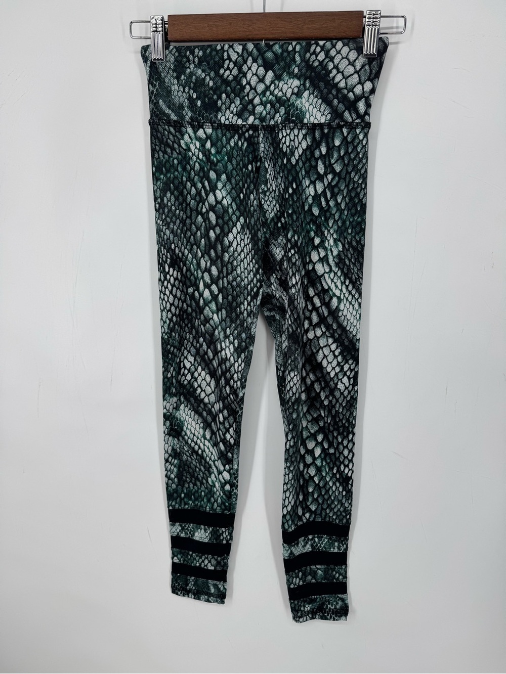 Strut This Green Snake Print High Rise Yoga Legging Athletic Athleisure Size XS